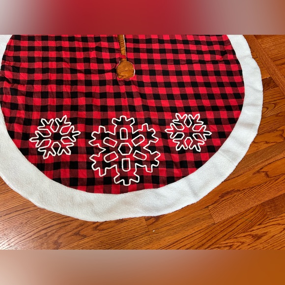 Xmas tree skirt - Picture 3 of 3